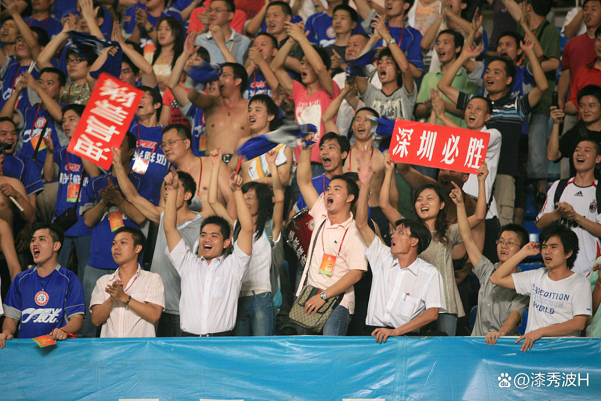 包含球迷热切期待国内俱乐部参加高水平联赛的词条